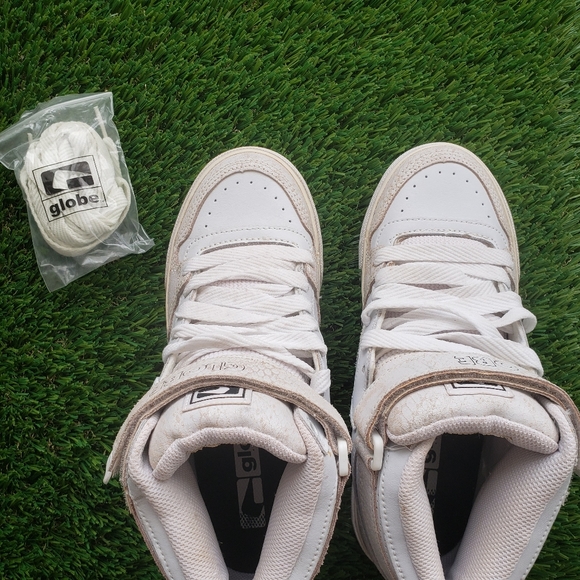 (NWOT) GLOBE Hightop Skateboard Style Sneakers (6.5 US) - Picture 3 of 3